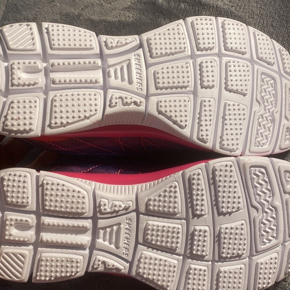Brand new flex sole Skechers purple and pink really cute size 1 shoe. - Picture 4 of 8